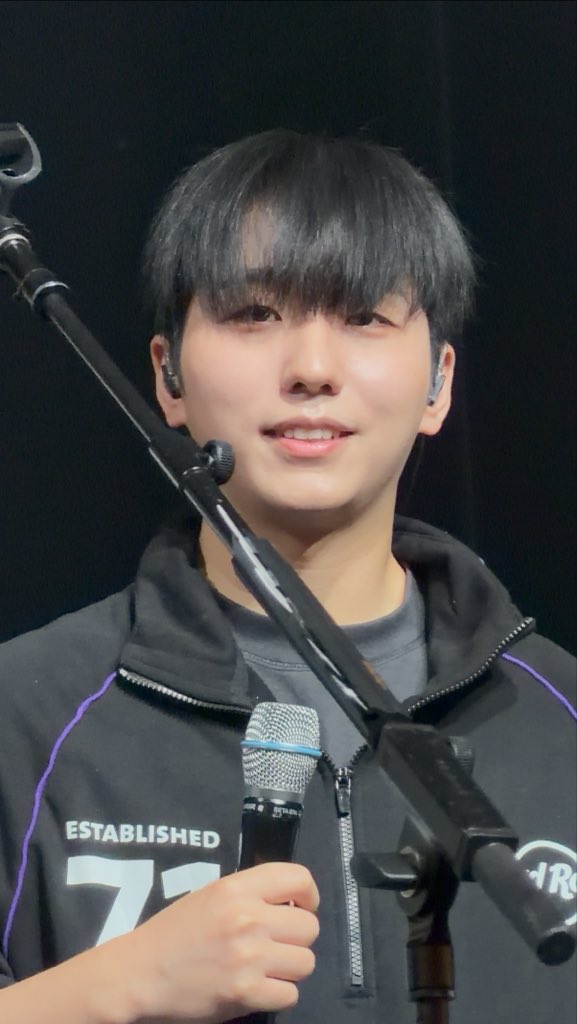 9ook1eRun's tweet photo. 260604 Paris

sound check

#XdinaryHeroes #엑스디너리히어로즈
#엑디즈 #Gunil #건일 #구건일
#XDINARYHEROSVIP #VIPNationEU https://t.co/1qNWlH8JTT