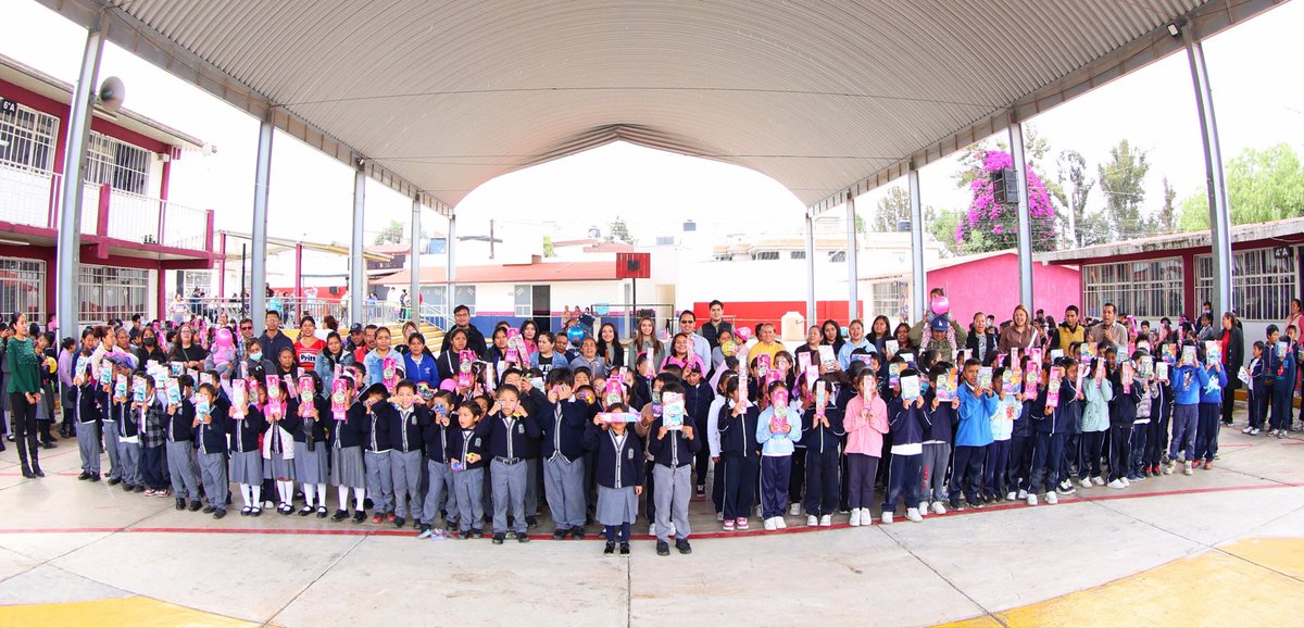 natale_jimmy's tweet photo. En mi representación, el equipo del Distrito 🔟 visitó la Escuela Primaria Ignacio Zaragoza 🏫, en la Colonia #TresDeMayo📍, para entregar juguetes 🎁 a l@s niñ@s de esta escuela y compartir un momento muy especial. 🤗 Agradezco al Director César y al comité de padres de familia por la invitación. 🙌🏻 ¡Nada como la alegría de las y los pequeños! 😁✅
