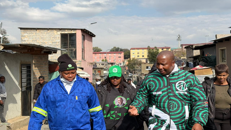SABCNews's tweet photo. ActionSA Mayoral Candidate, Herman Mashaba, has officially launched his clean-up campaign #AReSebetseng 2-point-zero in Alexandra, north-east of Johannesburg. https://t.co/vDfs4Bz9Xd https://t.co/qsUCkkkN1f