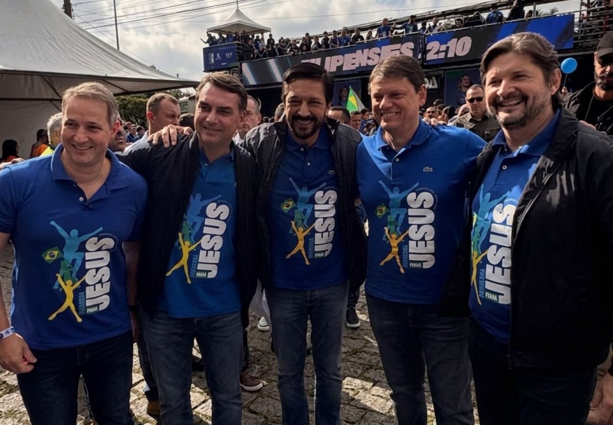 bonoroshitzu22's tweet photo. "Vamos orar pelo nosso Brasil, essa guerra é espiritual e hoje é a maior resposta que nós podemos dar ao mundo do mal, que vai ser expulso do governo do Brasil esse ano, em nome do Senhor Jesus. Amém!" https://t.co/Sfj6ZmmTDA