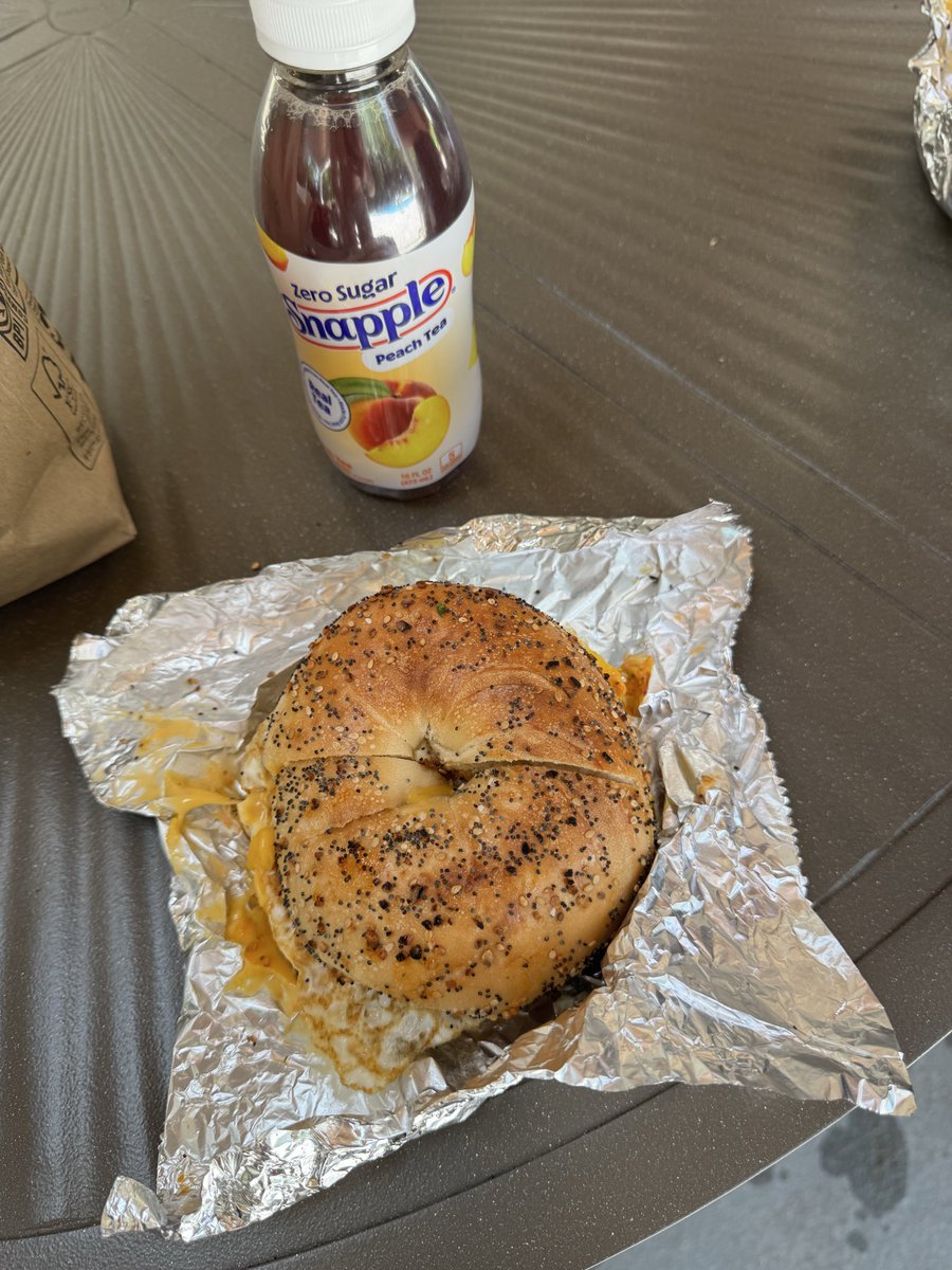 RealCalm_'s tweet photo. Brunson egg and cheese for breakfast #alwaysknicks https://t.co/e4mmeoixTH