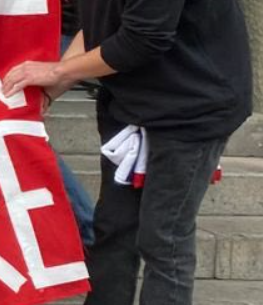 ktmn48's tweet photo. @JavierOlivares Claro, poniendose la bandera en los Cocos. Te falta otro cornete en el hocico. https://t.co/X6IZNFXtcA
