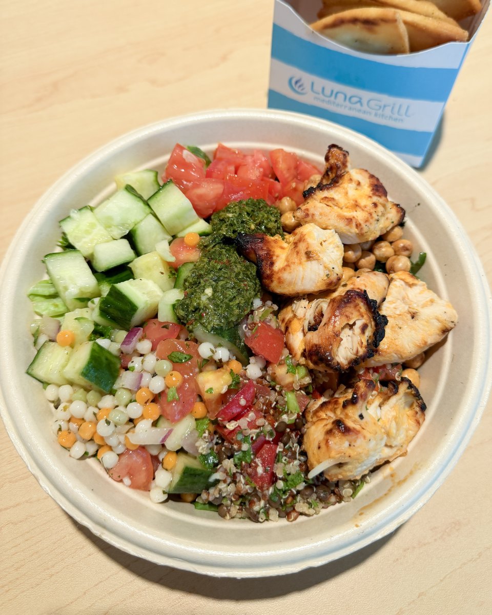 LunaGrill's tweet photo. BYOB combo of the day ⬇️
Base: Half romaine &amp; arugula, half kale cabbage
Protein: Chicken kabob
Sides: Quinoa lentil salad, couscous
Toppings: Tomato, cucumber, crunchy chickpeas
Sauce: Schug
What's your go-to combo?
Order now: https://t.co/sZfPzjHDFH https://t.co/okozsutrG3