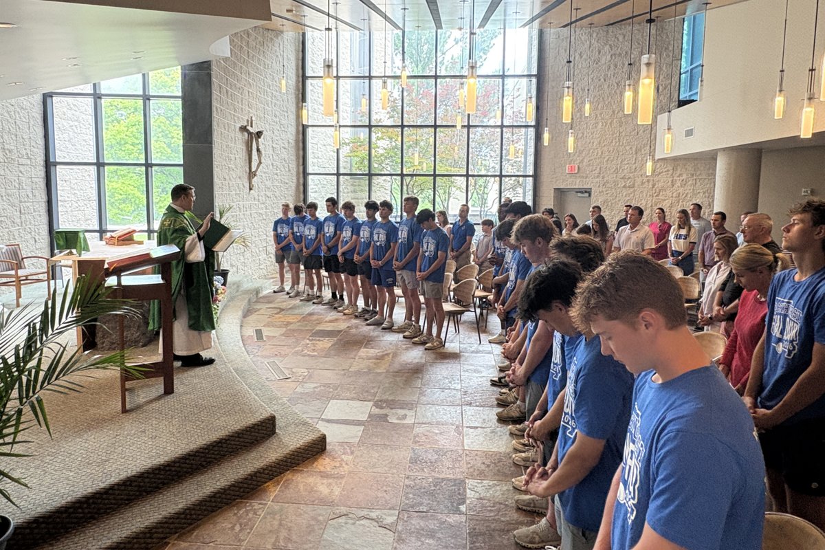 GoHawklets's tweet photo. Blessings for safe travels and playing to their God-given talent!

The Baseball Hawklets and their families gathered in the Sacred Heart Chapel this morning for a team Mass celebrated by Fr. Stephen Kramer, SJ, before @HawkletBaseball heads to Ozark for the Final Four.
(1/2) https://t.co/JZHCNGKip3