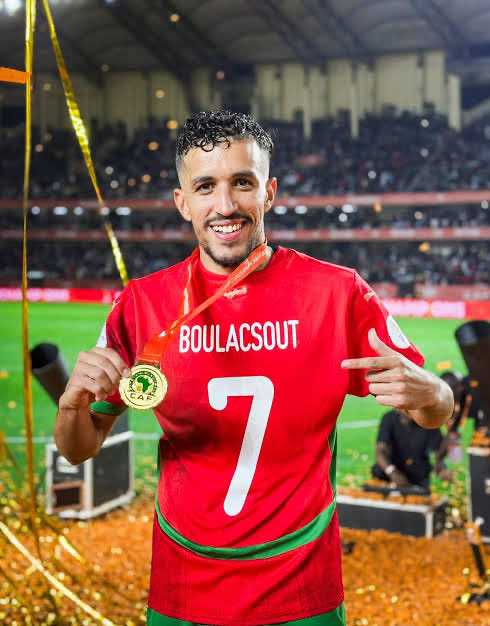 7mdn_'s tweet photo. الاخبار تشير أن العين يذهب لخانة " الوينق باك " لجلب أجنبي فيها 

والاكيد أنه راي واحتياج فلاديمير وانا مع هذا المركز 100% لانه في النخبة صعب تعتمد على ترقيع تراوري ونياتغ وياستيش 

محمد بولكسوت أحد اللاعبين المميزين اللي شاهدناهم في كاس العرب الاخيرة خصوصاً هجومياً ووينق باك حقيقي راح يخدم خطة الصربي غير سهولة انسجامه واندماجه مع مواطنينه فالفريق 

اذا وقع عليه الاختيار وحسم الامر الله ينفع به واذا لم تكتمل اتمنى يتم البحث على لاعب بنفس المواصفات والمركز