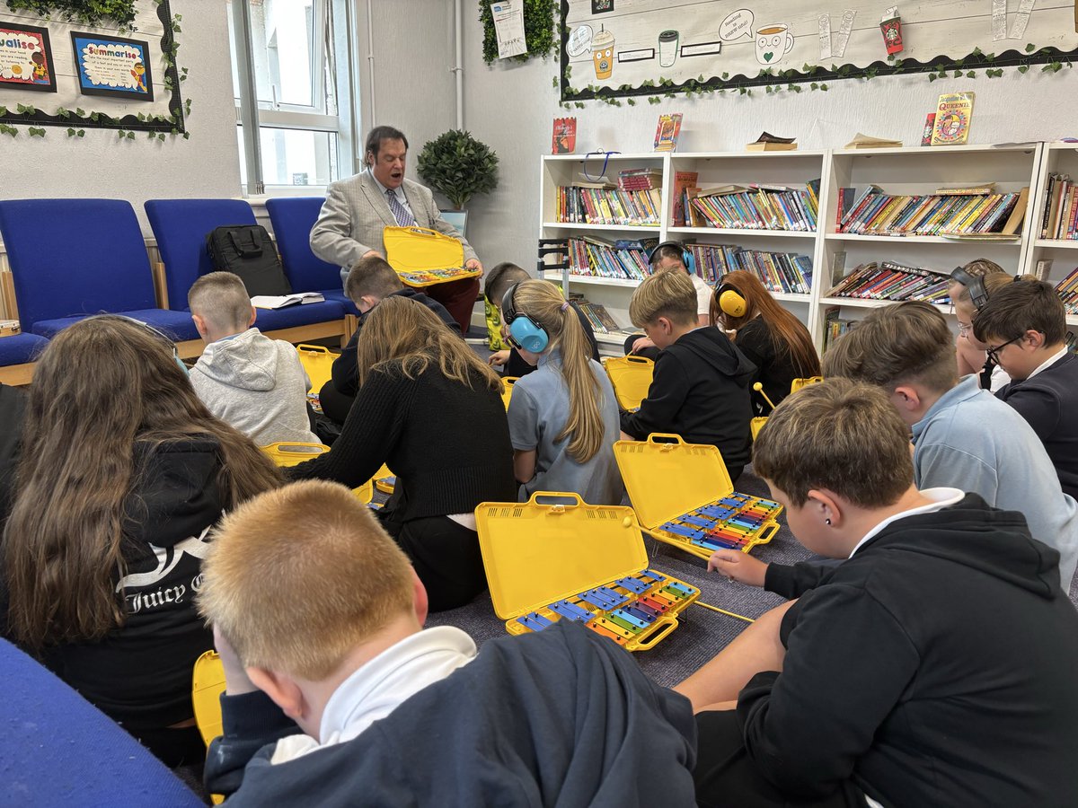 SpringsidePS's tweet photo. Primary 5 enjoying musical instruction from Mr Wilde. https://t.co/vZhtaTMChd