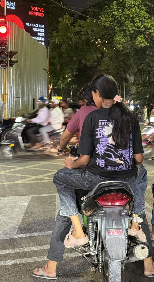 pathakgirish's tweet photo. Though this photo of driving without no plate is @Good Luck chowk FC Road, Pune, but now a days such scene is all over Pune.
No action or drive is initiated 
@PuneCityPolice @PuneCityTraffic @CMOMaharashtra @Dev_Fadnavis https://t.co/5aaUzKYCca