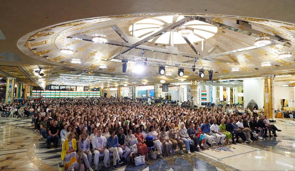 Gurudev's tweet photo. Addressed 4,000 young professionals at the Sima-land group in Yekaterinburg. 

Also planted a tree in the heart of the city, joined by three Members of Parliament and several artists. https://t.co/ZxXBpjXQbB