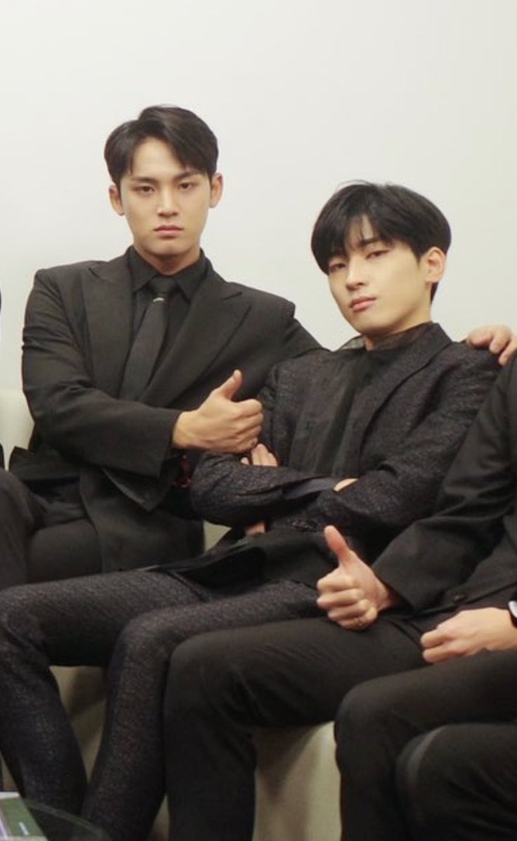 keysinurijib's tweet photo. nakita ko na naman ‘tong picture na ‘to hahaha it’s giving “YOU END UP IN A RELATIONSHIP WHERE YOU DON’T HAVE TO LIFT A FINGER FOR ANYTHING” atake eh 😆  tamo pati favorite pose ni wonwoo, si mingyu na ang gumagawa para sa kanya huhuhu I miss you so much minwon https://t.co/HqbCaMZXU7