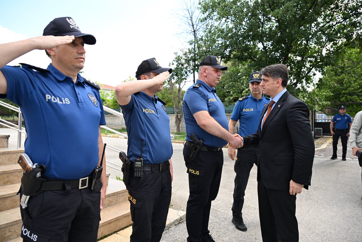 KonyaEmniyeti's tweet photo. İl Emniyet Müdürümüz Sayın Necmettin KOÇ, Selçuklu Devriye Ekipler Amirliğimizi ziyaret ederek yürütülen çalışmalar hakkında bilgi aldı, denetim ve incelemelerde bulundu.

Sayın Müdürümüz, Konya’mızın huzur ve güvenliği için fedakârca görev yapan meslektaşlarımıza görevlerinde başarı ve kolaylıklar diledi.