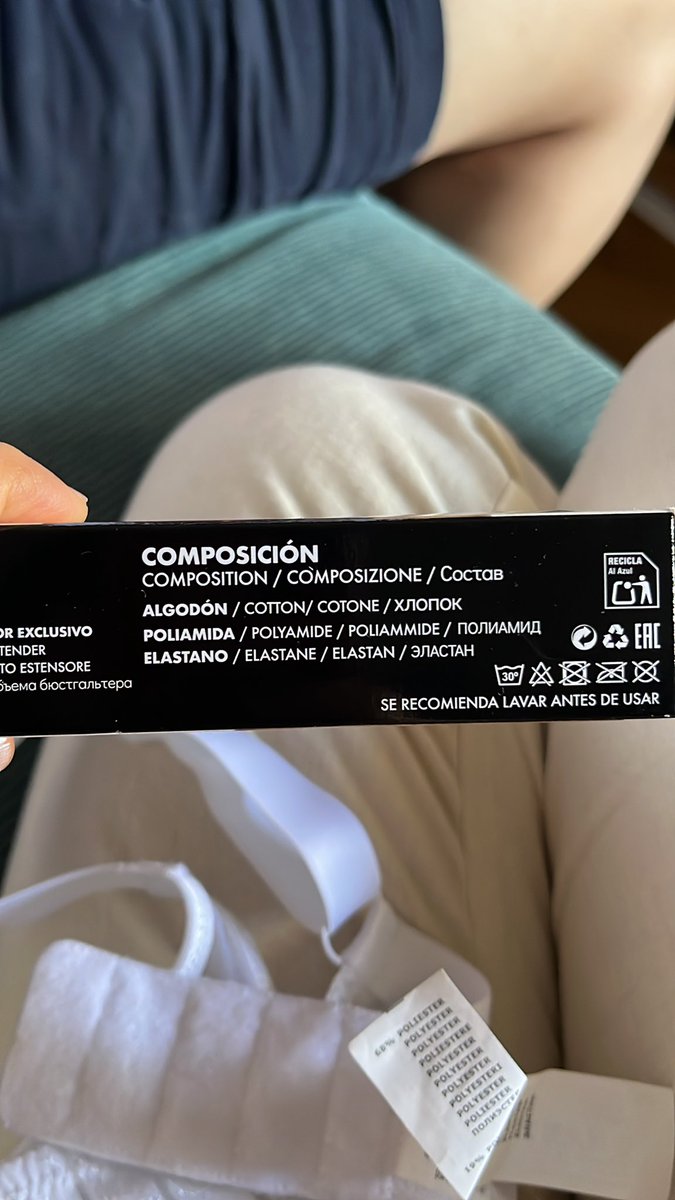 mahocamui's tweet photo. Encontrar un sujetador de algodón hoy en día… 
Compro en @CreacioneSELENE y me encuentro esto… 
¿Donde está el algodón? 
Tened cuidado con lo que compráis hoy en día chicas. Si os dan alergia las fibras sintéticas, mejor mirad siempre las etiquetas. https://t.co/CH6II3Xpkf