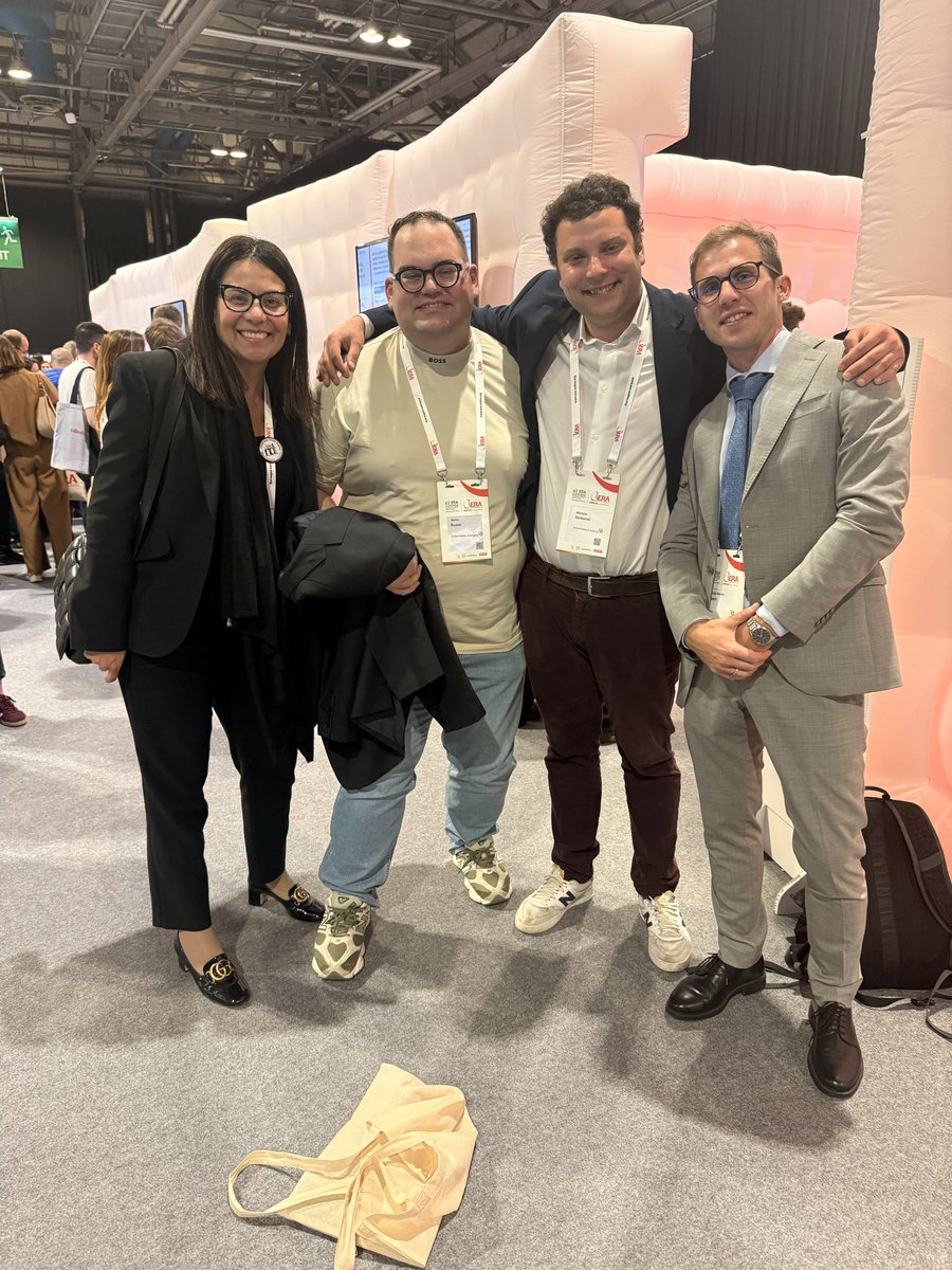 MayoClinicNeph's tweet photo. Outstanding presentation by Michele Barbarini @MBarbarini on immune checkpoint inhibitor–associated acute interstitial nephritis #ERA2026. Excellent work on urinary retinol-binding protein-to-creatinine ratio as a noninvasive biomarker for diagnosis and monitoring. 👏 @ERAkidney https://t.co/AmEfZslKt1