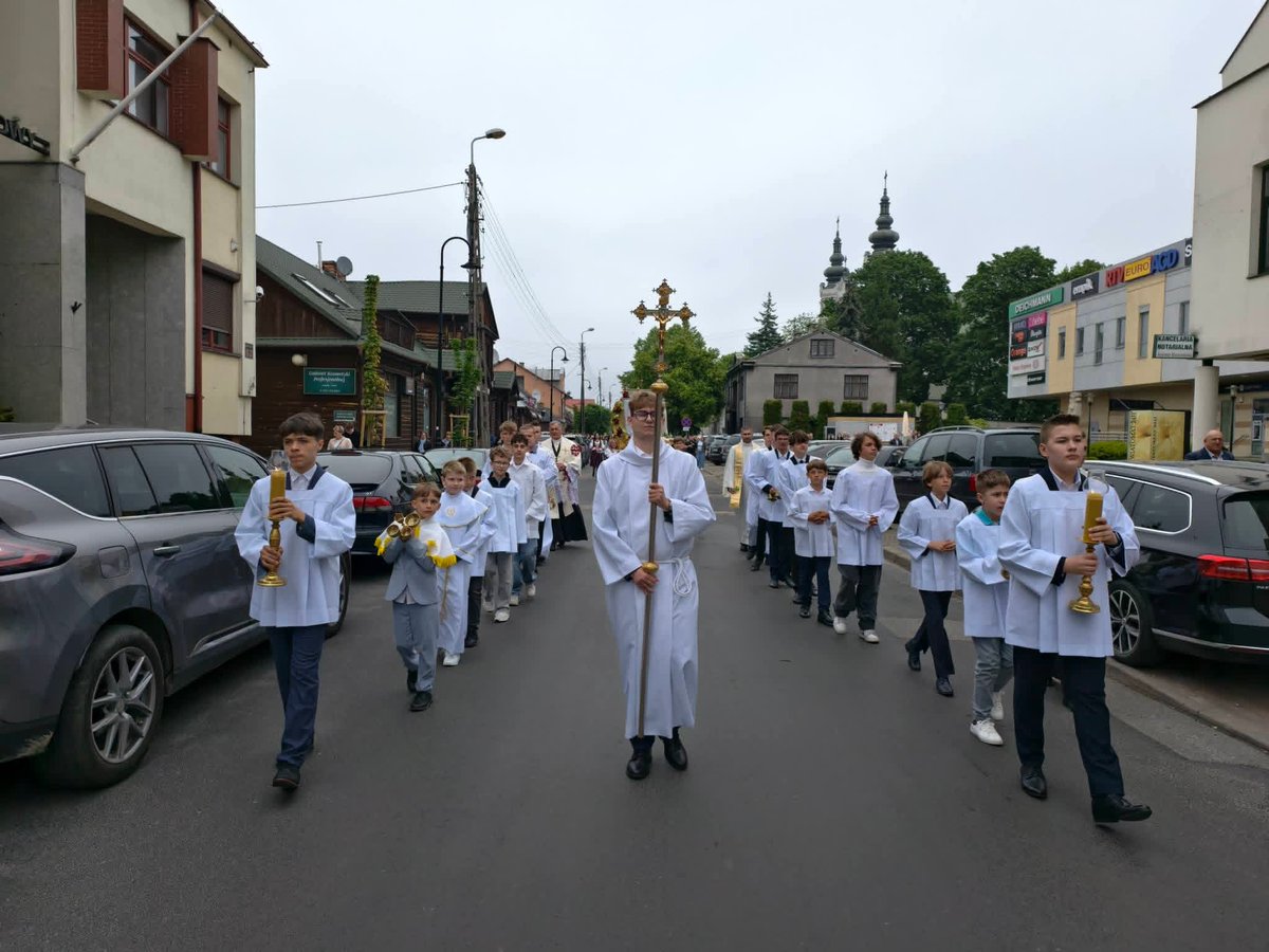 DiecSiedlce's tweet photo. #BiałaPodlaska - ulicami miasta przeszła #procesja #BożeCiało. https://t.co/VcZA5oOKt1