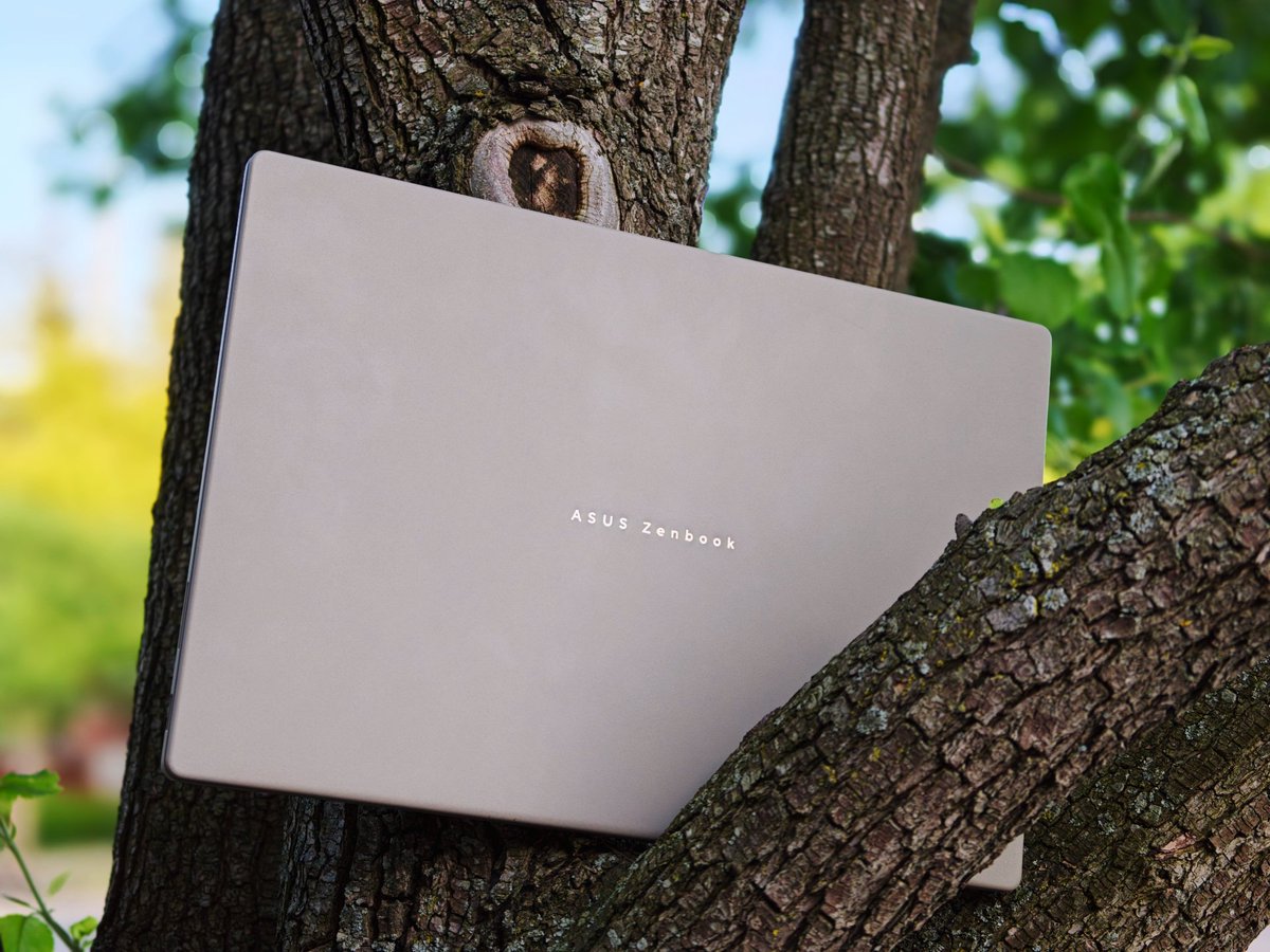 dlippsYT's tweet photo. I was wrong about Windows Arm Laptops.

After spending the last few days throwing everything at the @ASUS Zenbook A16, I'm impressed! The hardware's premium &amp; the @Snapdragon X2 Elite Extreme performance is incredible! 🔥😎

Full review link below 👇
#Gifted_By_Snapdragon https://t.co/1p5iYiCIw1