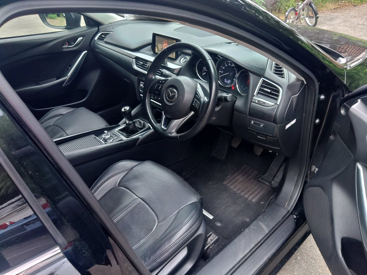 bacchigoo's tweet photo. 平成27年式
マツダ・アテンザワゴン
ヂーゼルターボ
6速MT
走行17万キロ
の車体が入荷しました（客注）
シャコチョー、885と書いてある素敵なホイール、社外マフラーがついて乗りだし40万くらい
全く信頼度ないマツダのスカDですけども、これくらいシッカリ走り込んであるせいかどえらい調子良い https://t.co/SfcHumjf8k