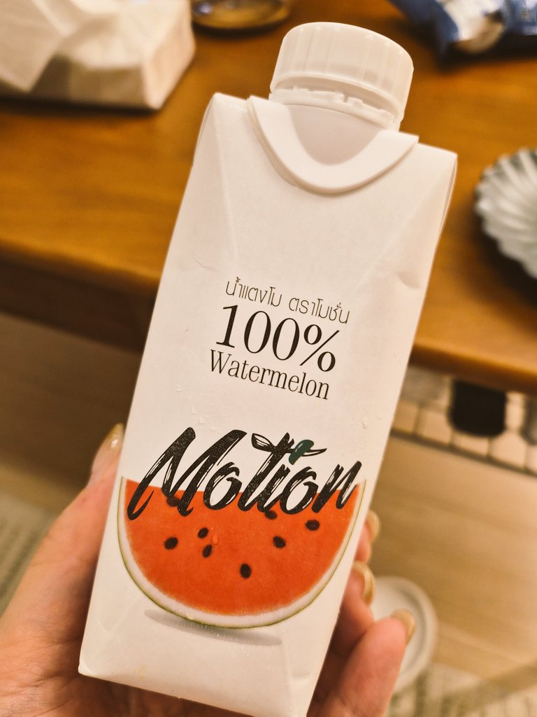 rotoretoro1's tweet photo. これが美味しすぎて箱買いしたい🍉お風呂後に飲むのがルーティンになりつつある☺ https://t.co/4S0e5GGsxe