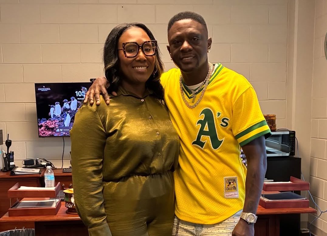 DailyRapFacts's tweet photo. Boosie visited a prison in Georgia &amp; gave a talk this week 🙏🏽 https://t.co/ZmObxoo8WW