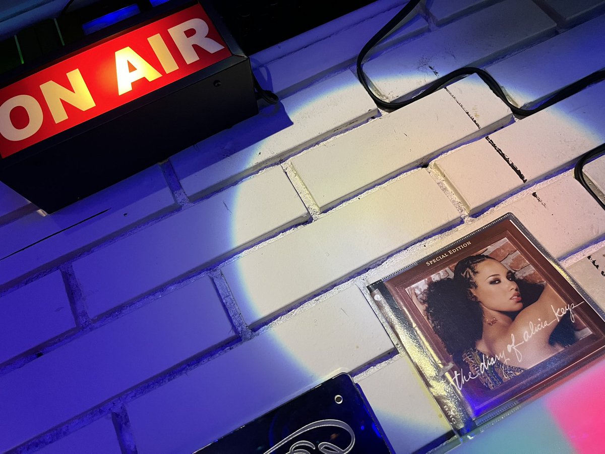 MahosCafe's tweet photo. #MahosCafe

本日の一枚目。
“ ALYCIA KEYS / Diary Of Alysia Keys “
’04年リリース。

西新ミュージックバー #soul_bar #レコードバー 
#ソウルバー #西新バー #リスニングバー #福岡市早良区  
#酒ウマ黒音 #alycia_keys https://t.co/6ibuE0PO09