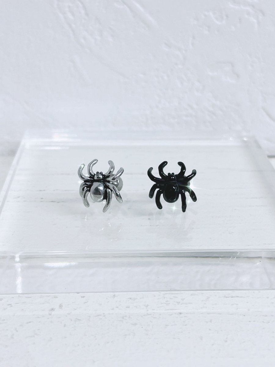 bling_osu's tweet photo. 蜘蛛のボディピ16ゲージです🕷️
入荷時期によって違いますが今あるものは長さなどのカスタム可能なものになるので舌ピなどにもできてインパクトあります😆
¥1300
#ボディピ
#ピアス
#大須
#名古屋
#ブリング
#ニードル
#ピアッサー https://t.co/Sj5uutPOKp