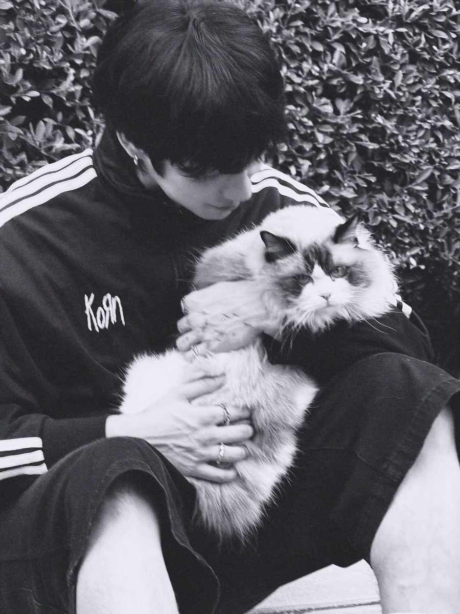 R41nb0w26's tweet photo. Bright IG

The South of Thailand.
https://t.co/YF2NvN6mSk

Bright and Ame take photos together for adidas, so cute 😺🤍

#adidas
#adidasOriginals
#adidasxBright
#bbrightvc https://t.co/D1DfW3lUte