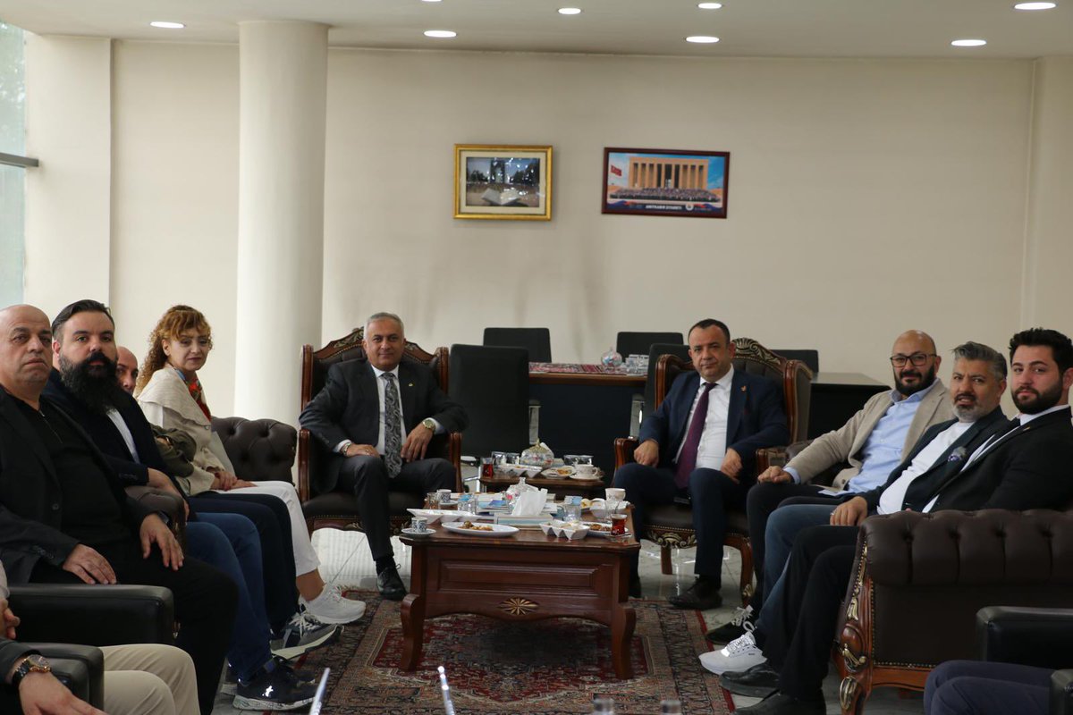 amchamtr's tweet photo. TABA-AmCham olarak, Genel Başkanımız Sn. Süleyman Ecevit Sanlı ve beraberindeki heyetimiz ile birlikte Yüksekova Ticaret ve Sanayi Odası’nı ziyaret ettik.

Ziyaretimizde, Yüksekova Ticaret ve Sanayi Odası Yönetim Kurulu Başkanı Sn. Salih Özdemir, Meclis ve Yönetim Kurulu üyeleri ile iş insanları tarafından karşılandık. Görüşmede Yüksekova’nın ekonomik potansiyeli, yatırım imkanları, ticari ilişkilerin geliştirilmesi ve bölgenin kalkınmasına yönelik fırsatlar ele alındı.

Samimi bir atmosferde gerçekleşen buluşmada, bölgenin stratejik konumu ve yatırım avantajları hakkında karşılıklı değerlendirmelerde bulunuldu; iş birliği ve ortak çalışma imkanları üzerine istişareler yapıldı.

Yüksekova Ticaret ve Sanayi Odası’nın nazik ev sahipliği ve misafirperverliği için teşekkür ederiz.