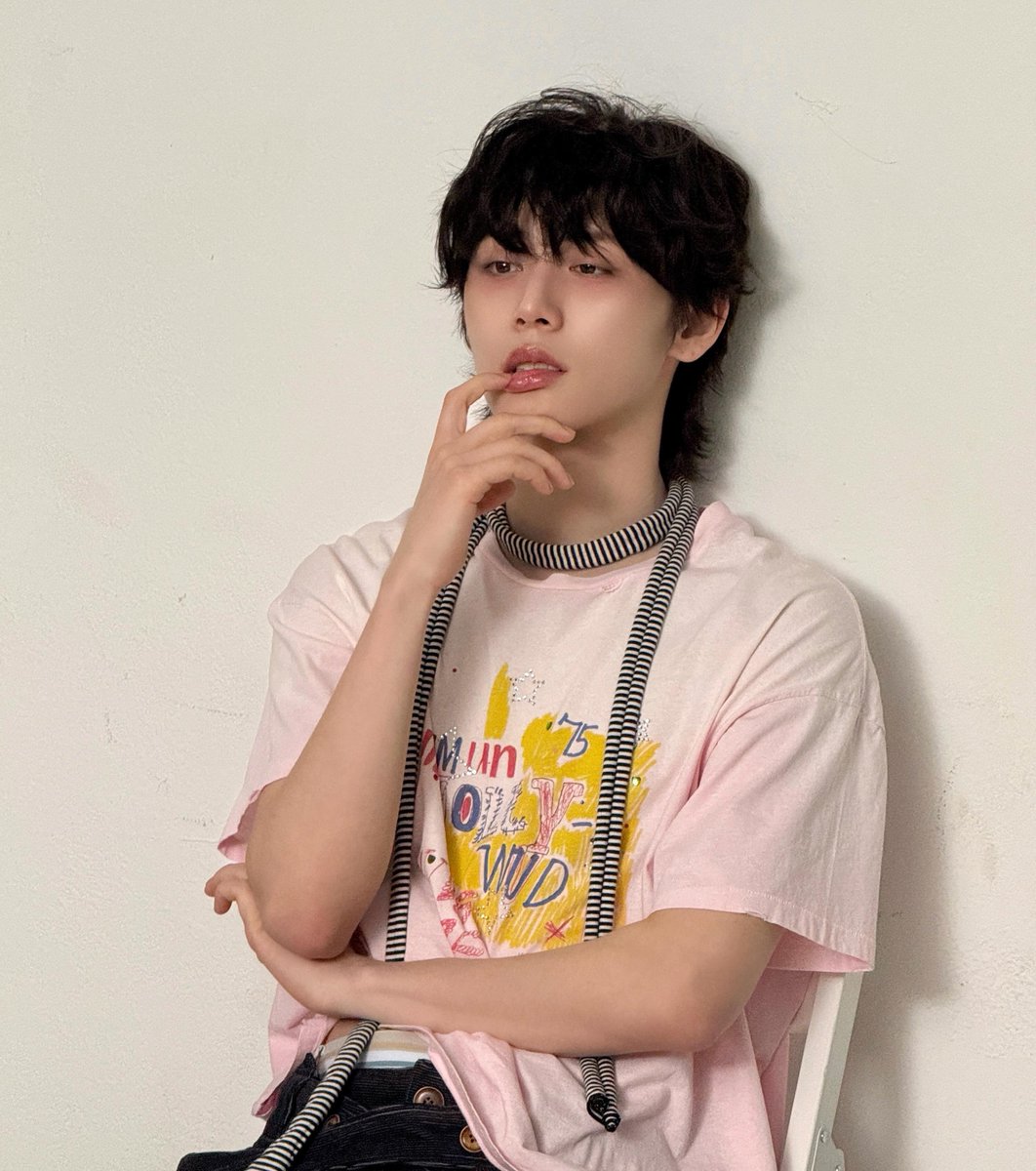 mycatdongmin's tweet photo. we are this 🤏 close to taesan crop top 😭😭😭 https://t.co/42XdJccwPT