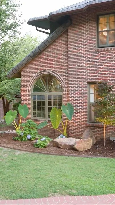 EricIzaRealtor's tweet photo. Why your yard and your home feel random (and the design principle that fixes it) https://t.co/tD59DXoHD3 https://t.co/eyelBELJYz
