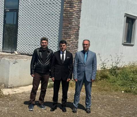 cnkrdftrdrlg's tweet photo. Defterdarımız Sayın Hasan Aydınoğlu, Grup Müdürümüz Sayın Umut Vural ile birlikte; Çankırı Merkezde kil ve kozmetik alanında faaliyet gösteren Armina Kil https://t.co/U8OfM8q8bP.Şti.'ni ziyaret ederek iş ve işletmeleri hakkında bilgi aldılar. @gibsosyalmedya @HMBakanligi https://t.co/XmzxyDtgPl