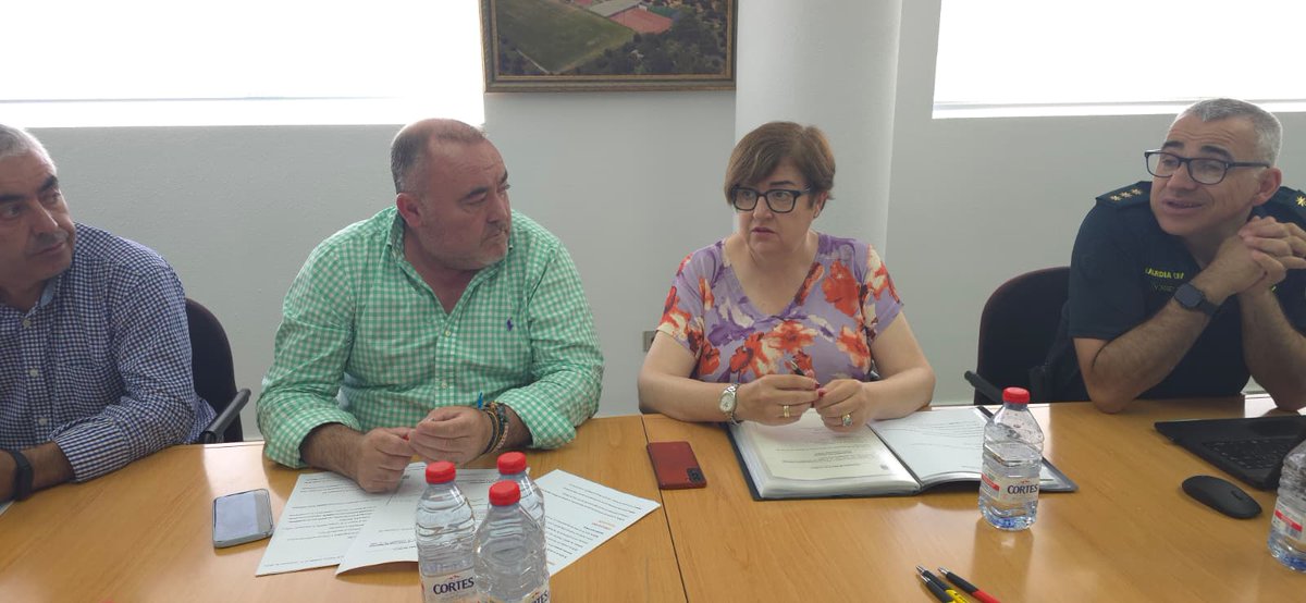 SubGobCAST's tweet photo. La subdelegada del Gobierno en Castelló, @Antogarciavalls, coordina, junto al alcalde de Sant Joan de Moró, la Junta Local de Seguridad celebrada este jueves para ultimar el dispositivo de cara a las fiestas patronales y otros eventos. https://t.co/cO9pjkPpZ8