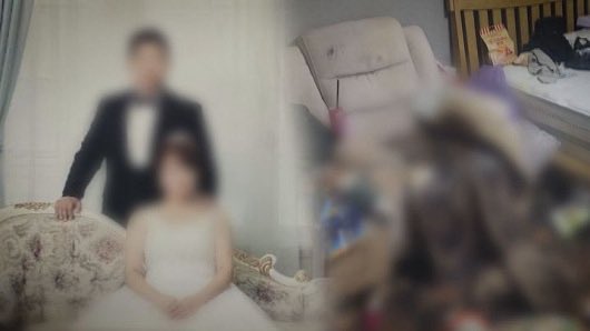 infodrakor_id's tweet photo. GILAAAK sih ini. Kasus yang bikin Publik Korea Murka: Tubuh si Istri Dipenuhi Belatung, Suami Divonis 30 Tahun penjara

Kasus ini lagi bikin geger Korea. Seorang bintara militer dijatuhi hukuman 30 tahun penjara karena membiarkan istrinya yang sakit dalam kondisi sangat mengenaskan hingga meninggal dunia.

Saat petugas 119 datang ke rumah setelah menerima panggilan darurat dari sang suami, mereka menemukan korban dalam keadaan tubuh dipenuhi kotoran, mengalami luka baring dan infeksi parah, sebagian kulitnya sudah membusuk, bahkan belatung ditemukan di tubuhnya padahal korban masih hidup saat itu.

Dokter UGD yang menangani korban mengaku belatung terus keluar meski tubuh korban sudah berkali-kali dibersihkan. Seorang dokter forensik bahkan mengatakan selama 15 tahun bekerja, ia hanya dua kali melihat kasus orang yang masih hidup tetapi sudah terdapat belatung di tubuhnya. Korban akhirnya meninggal akibat sepsis atau infeksi berat yang menyebar ke seluruh tubuh.

Di persidangan, suaminya membantah tuduhan dan mengaku tidak tahu kondisi istrinya separah itu serta mengatakan korban tidak mau berobat. Namun hakim menilai alasan tersebut sulit diterima dan menyatakan terdakwa seharusnya sadar bahwa membiarkan korban dalam kondisi seperti itu dalam waktu lama bisa menyebabkan kematian.

Yang membuat publik semakin marah, keluarga korban mengaku terdakwa tidak pernah menunjukkan penyesalan selama proses persidangan dan terus bersikap datar. Emosi memuncak hingga ada anggota keluarga yang mencoba menghampirinya di ruang sidang karena merasa terdakwa sama sekali tidak menunjukkan rasa bersalah atas kematian istrinya.

https://t.co/DlPIJzeRQy