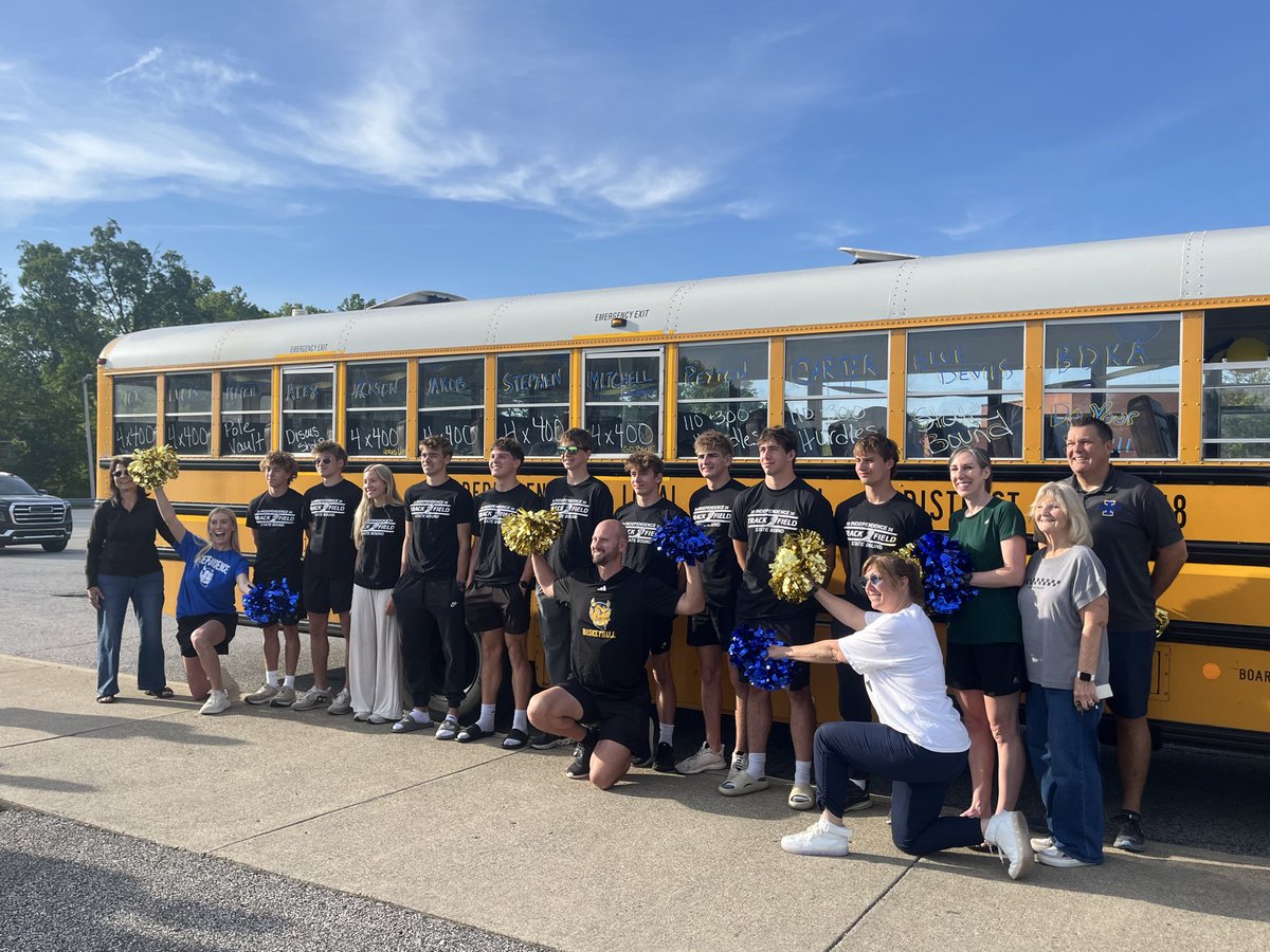 YourIndySchools's tweet photo. Track send off! Best wishes! Go Blue Devils! https://t.co/PuZoyOdBW3
