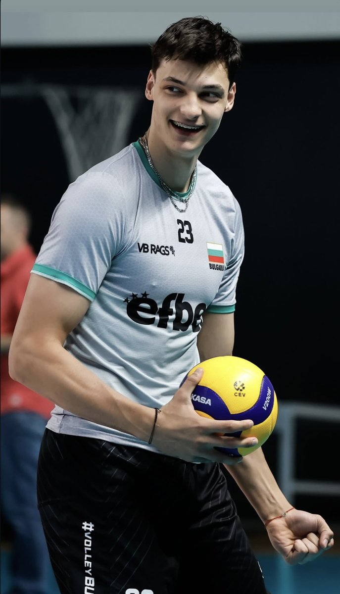 _EliteDoVolei's tweet photo. O HOMEM ESTÁ VINDO ✈️🇧🇷

Alek Nikolov anunciou através das suas redes sociais que está vindo para a primeira fase da VNL em Brasília.

Recebam o meu amor com todo carinho. 
Só não se apeguem muito, por favor. Eu sou uma pessoa ciumenta. 😔✋❤️ https://t.co/gUhxInoqLl