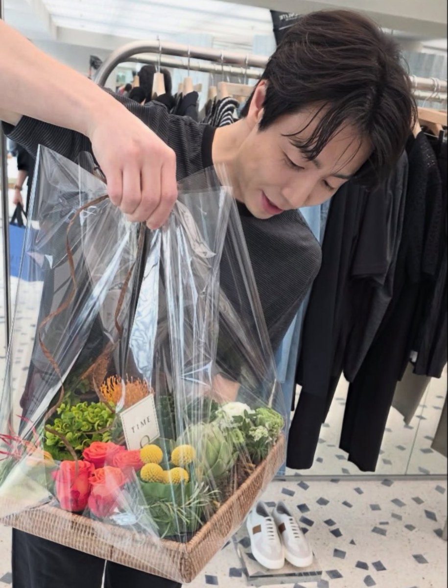 maindishson's tweet photo. 속눈썹이길고피부가하얗다.. 텍스트로나열하니까적폐가따로없네 https://t.co/asaCtxBcEI