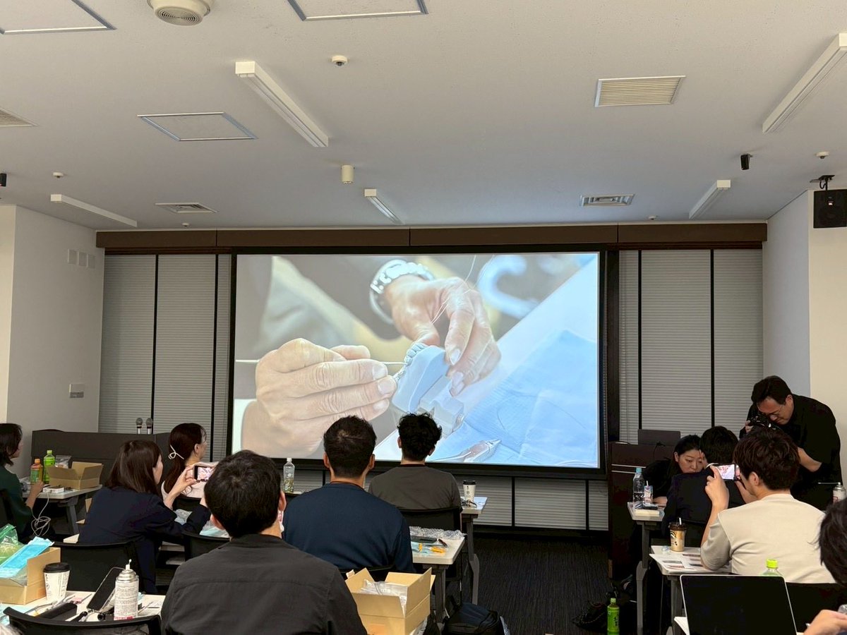 yuichiortho's tweet photo. DABS実践コース

北は北海道、南は熊本から、台風の中ご参加頂きありがとうございました。

実習メインのワイヤーとアライナーの2日間コースです。

ご参加頂いた先生方とのご縁に心より感謝申し上げます。

https://t.co/kSZNyWusI8 https://t.co/jk7wpDg7Tn