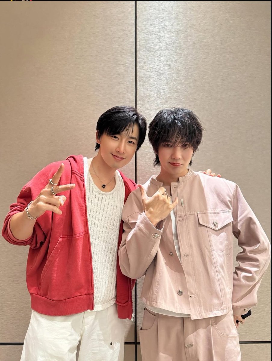 BuildBolivia's tweet photo. P'Wave siempre apoyando a nuestro solecito 🥹🥹🥹💙💙✨️✨️🌸🌸🌸

May all your dreams come true bro!💙🎂

BUILD LEVEL 32 UNLOCKED

#IntoBuildland32 https://t.co/ibmNsKKEei