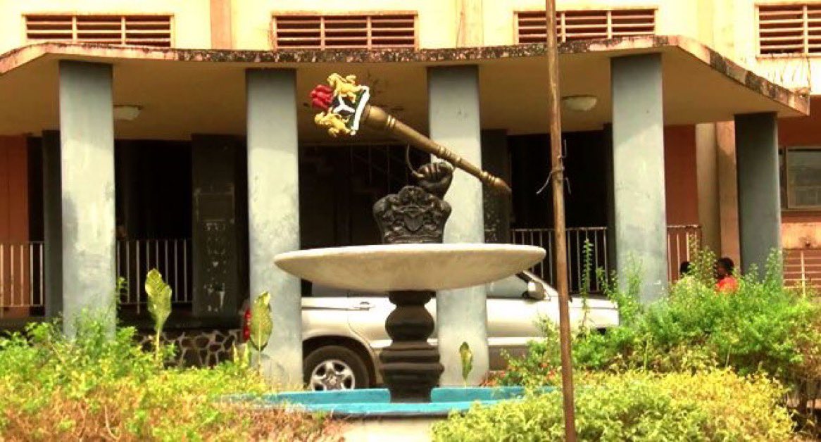 instablog9ja's tweet photo. Oyo Assembly rejects negotiation with b@ndits, demands intensified rescue of abd¥cted teachers and students https://t.co/JXpOWWbqbP