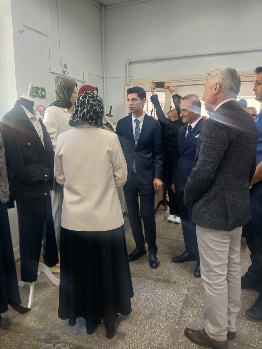 inonuhem's tweet photo. 2025-2026 Eğitim-öğretim yılı Hayat Boyu Öğrenme haftası kapsamında yıl sonu sergimiz açıldı… https://t.co/vxgZ4kaViF