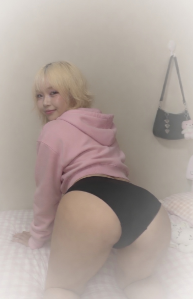 karin181's tweet photo. どっちのトンネルに入りたい？笑 https://t.co/kAg35Erq1p