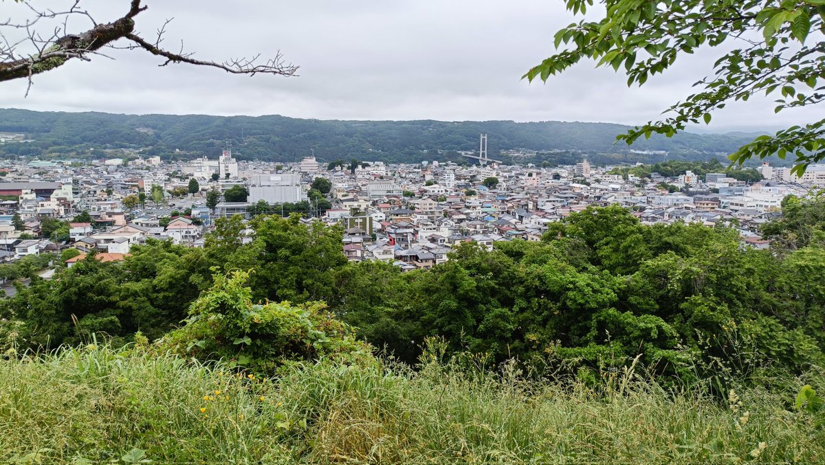 hba457to's tweet photo. 秩父の羊山公園に行きました。天気は曇でした。武甲山は見えなかったです。残念😞でした。牧水の滝を見ました。見晴らしの丘で秩父の町並が良く見ました。人は少なめでした。羊山公園は広い公園でいい所でした。 https://t.co/ZDZZd1M1Vb