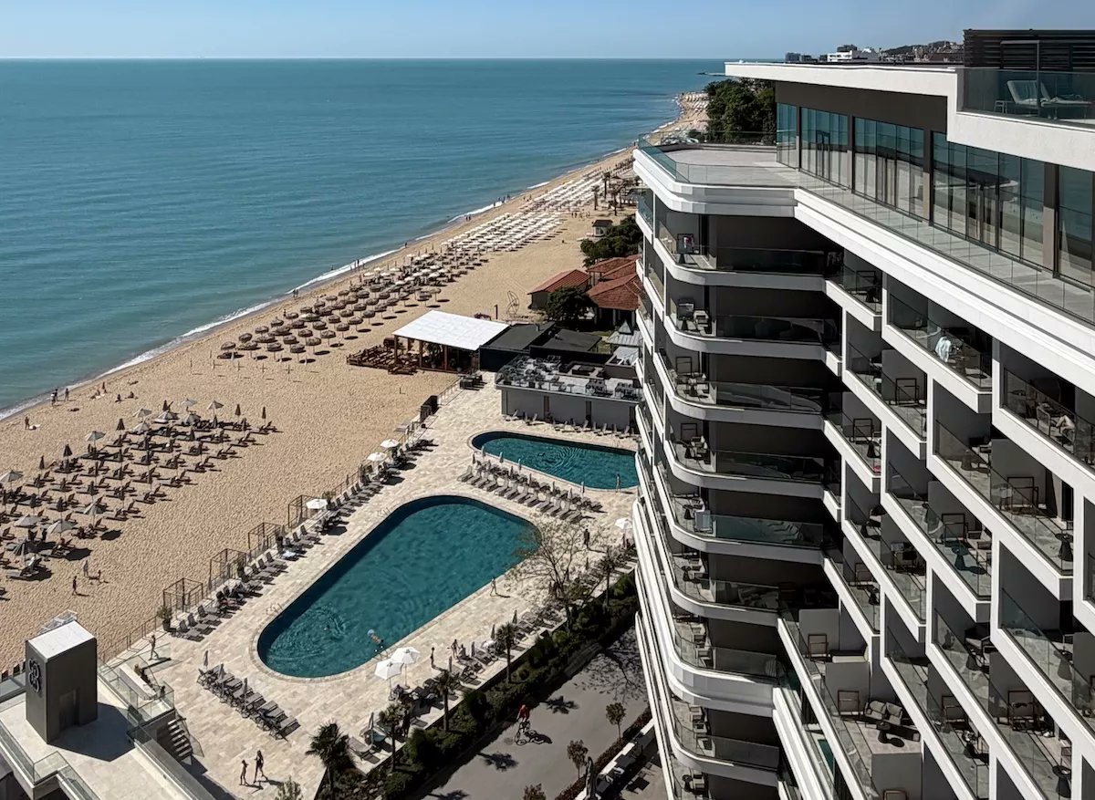 MoneyBuzzHu's tweet photo. 🏖️ GRIFID Hotels is building a premium beach empire on Bulgaria’s Black Sea coast, with eight ultra all-inclusive hotels, adults-only concepts and a strong wellness focus
https://t.co/mqwDQIHcWx https://t.co/5FnSdpsUSG