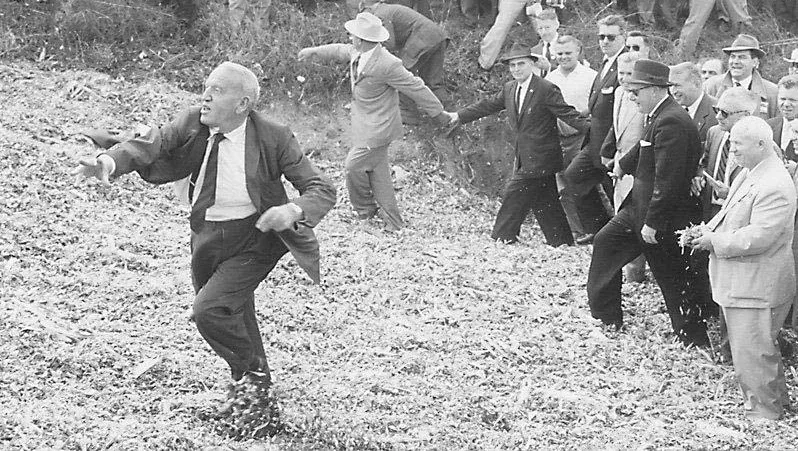 Mishas_Archive's tweet photo. @EdbieLigerSmith 1. Nikita Khruschev in Iowa
2. Xi Jinping in Iowa

The Communists are definitely cooking something up. https://t.co/uoH1J6PkpX
