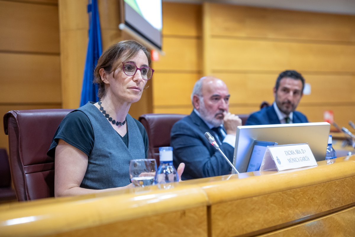 Senadoesp's tweet photo. 🏛️ El #Senado ha acogido la VII Jornada Nacional de #Biosimilares de @BioSim_es
👉 Inaugurada por el vicepresidente primero de la Comisión de Sanidad del Senado, José Manuel Aranda, junto a la ministra de Sanidad, Mónica García, y el presidente de #BioSim, Joaquín Rodrigo. 💊 https://t.co/m9CCfnbaqN