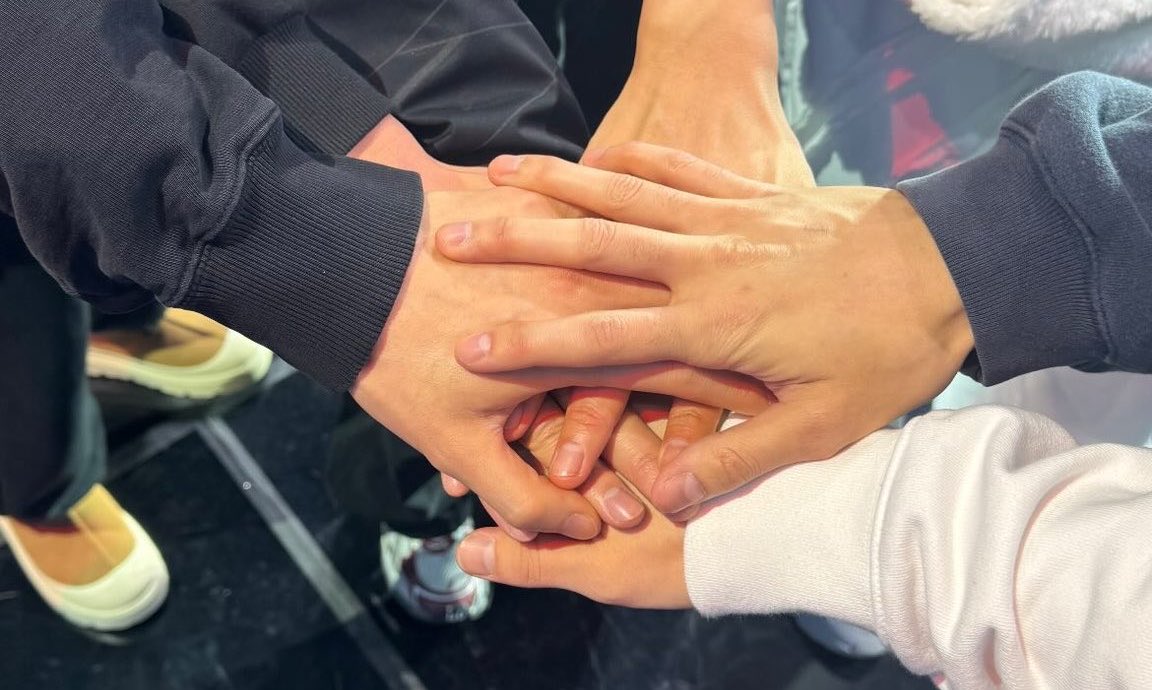 hyungwonspace's tweet photo. hyungwon sharing what he wants to say to monsta x on “newsen” interview #형원

🐢 first of all i want to tell the members that they’ve done a great job
🐢 i hope we can continue to be a great source of strength for each other and stay together for a very long time (1/2) https://t.co/ukzFVuPROn
