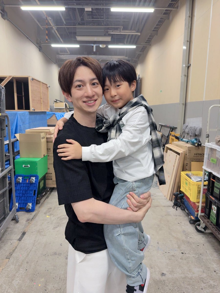 ikko0305cho's tweet photo. 忍ミュ16弾17公演目
今日は2公演頑張った！！！
留三郎の挨拶笑った〜🤣
昨日写真撮ってくれないってそりの挨拶で言ってたから撮らせてもらいました！
夜はクモタケみんな来てくれたし(写真撮れてない)、そして、すばるも来てくれた🥹
泣きそうになるから会いたくないって言ってたらしい。可愛すぎ。 https://t.co/8oiZChqe0n