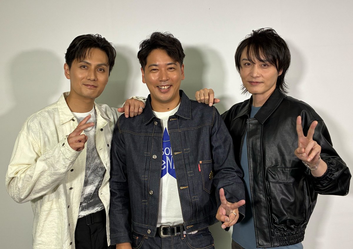 vcinext_movie's tweet photo. 「仮面ライダーカブト20th 天を継ぐもの」
本日は1日取材ＤＡＹでした🖊
ありがとうございました！

様々な媒体でお話しいただいたので
情報がみなさまに届くまで楽しみにしててください✨

#佐藤祐基 #徳山秀典 #加藤和樹 
11月6日（金）より期間限定上映
#Vシネカブト https://t.co/YpcG0NDSBv