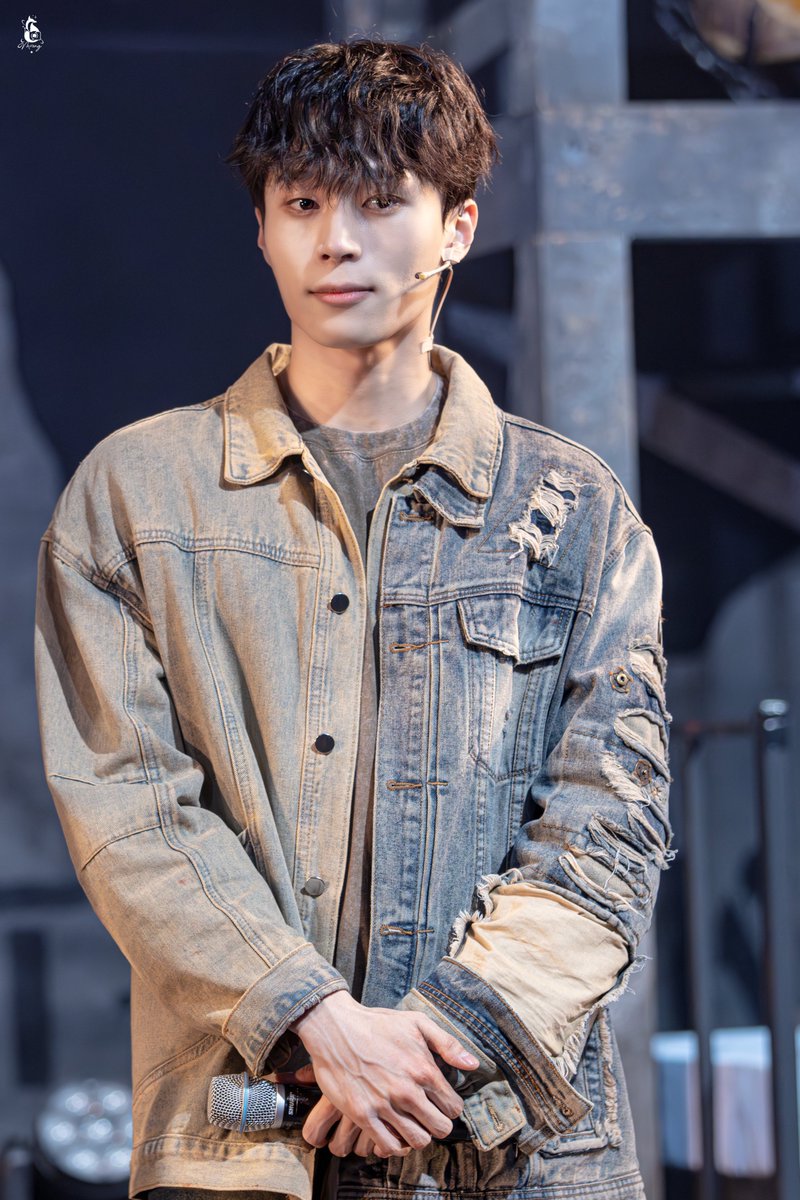 moongs_pic's tweet photo. 260531 펑크 
막공 무대인사

잭 #황건우 배우 https://t.co/7Q5GEDNmMu