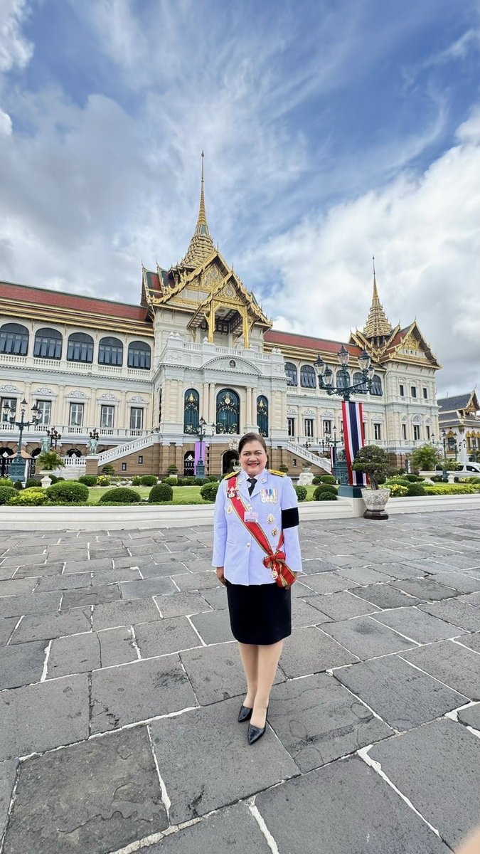 AmloChannel's tweet photo. ผู้บริหารสำ��ักงาน ปปง. ร่วมเข้าเฝ้าฯ รับเสด็จ พระบาทสมเด็จพระเจ้าอยู่หัวและสมเด็จพระนางเจ้าฯ พระบรมราชินี เนื่องในโอกาสพระราชพิธีมหามงคลเฉลิมพระชนมพรรษา 4 รอบ สมเด็จพระนางเจ้าฯ พระบรมราชินี 3 มิถุนายน 2569
*****
#ปปง #insideamlo #สายด่วน1710 #amlo https://t.co/Em4qXQ3HvW