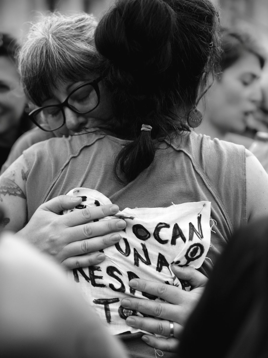Miludel's tweet photo. Algunas fotos que saqué ayer en Ni Una Menos 

Faltan denuncias. 

#niunamenos https://t.co/1V1wRWSA8J