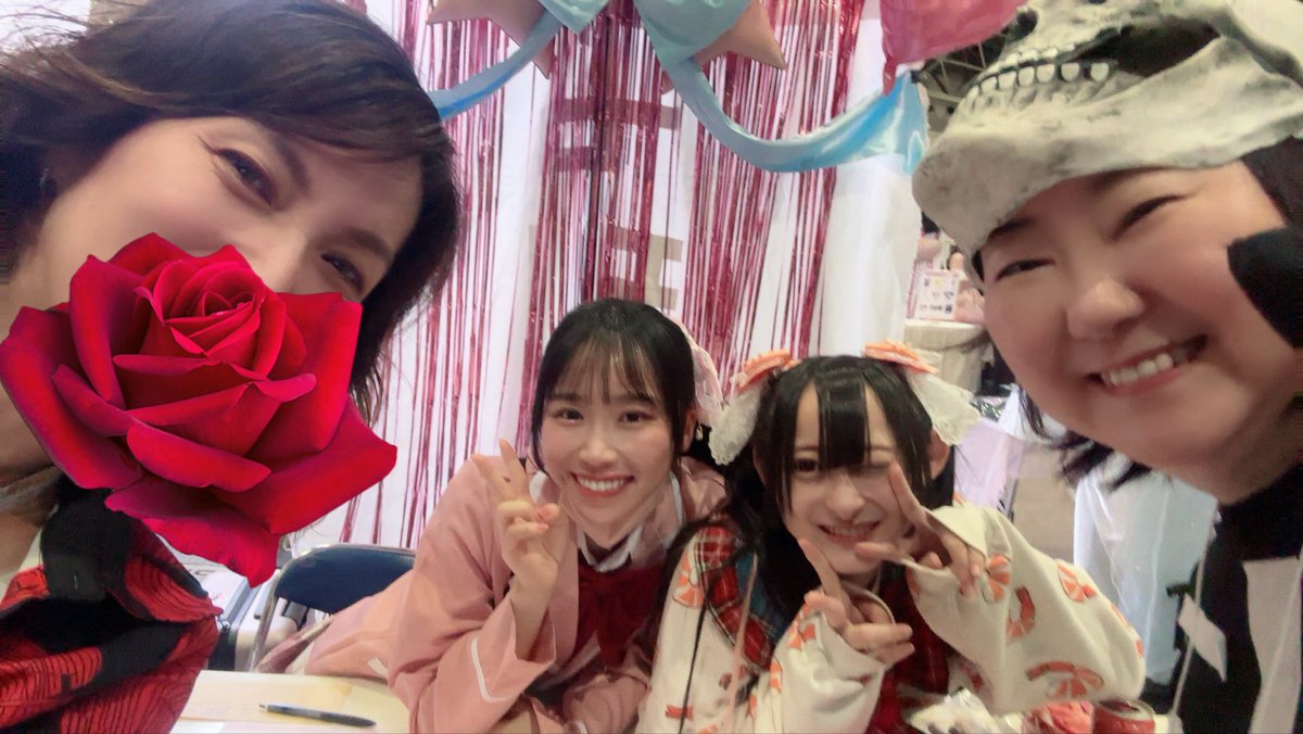 kitsunekoara's tweet photo. 通知オンにしてるのに何故かDMの通知がなく、昨日気づいたBARAさんからのDM。
超会議のお写真です。
うpしても良いか確認したら
「顔ちょい隠ししてくれれば写真うぷ良いですよ〜って私がしといた💕」
さすがです😂
ありがとうBARAさん✨ https://t.co/asUMKdpm9n