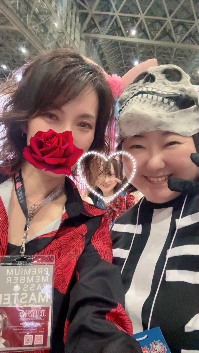 kitsunekoara's tweet photo. 通知オンにしてるのに何故かDMの通知がなく、昨日気づいたBARAさんからのDM。
超会議のお写真です。
うpしても良いか確認したら
「顔ちょい隠ししてくれれば写真うぷ良いですよ〜って私がしといた💕」
さすがです😂
ありがとうBARAさん✨ https://t.co/asUMKdpm9n